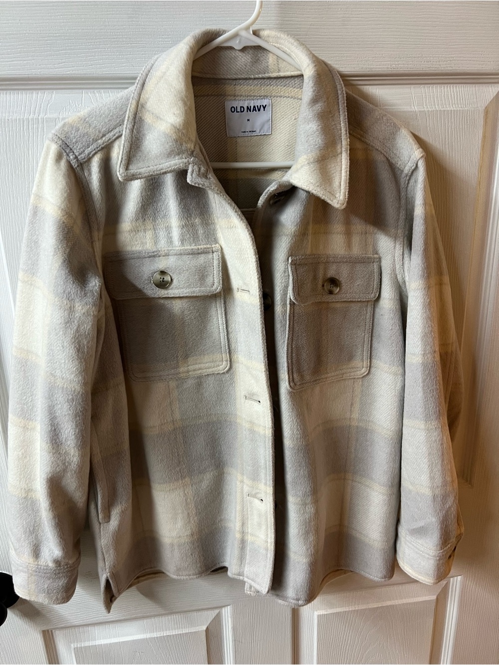 Old Navy Plaid Shacket Jacket in Cream and Light Gray